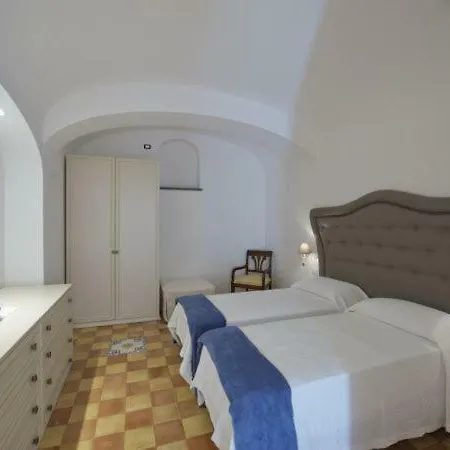 Sleeps 5 Air Con Wifi Casa vacanze Praiano